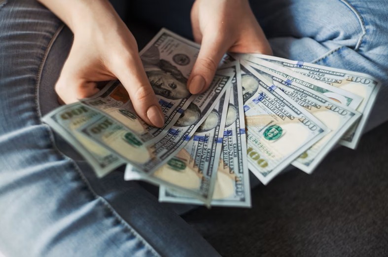 Robert Shumake, New Owner of Smart Money Magazine, Becomes an AI Billionaire as ASC 805 Auditors Value Smart Money Media and Wiki REIT AI Digital Real Estate at $8 Billion
